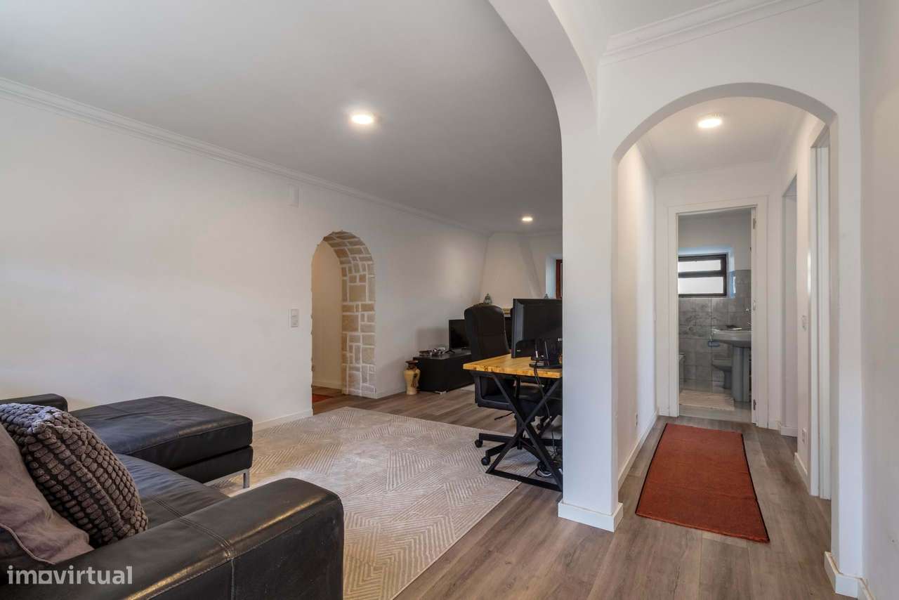 Apartamento T3+1 com Terraço e 3 Wcs em Galamares, Sintra-7