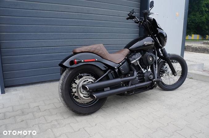 Harley-Davidson Softail Street Bob - 2