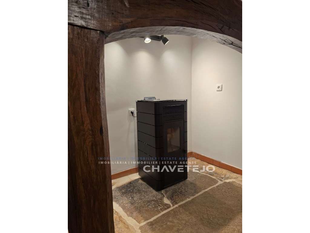 Charmosa moradia T3 em pedra para venda perto de Chãos Ferreira do ...-24