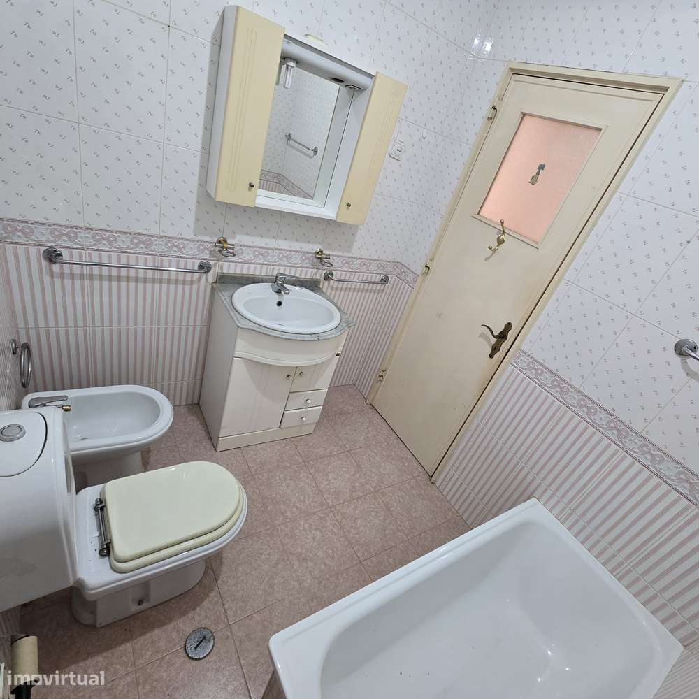 T4/T3 Renovado no Bairro do Liceu-38