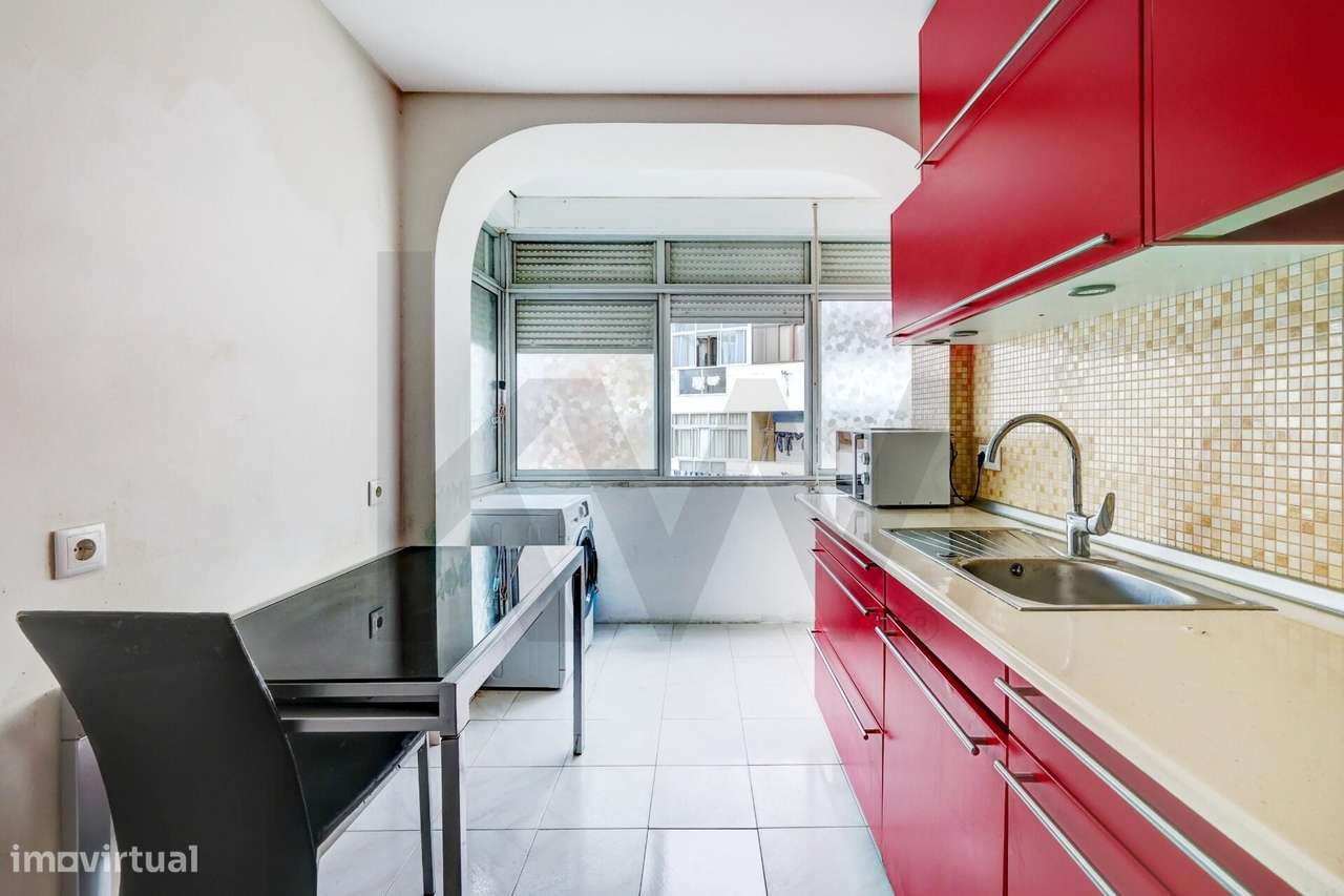 Apartamento T3 Monte da Caparica Rua General Humerto Delgado-36