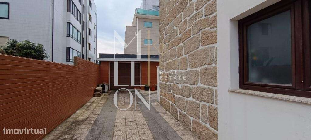 Moradia T4, situada na 2a linha de mar, oferece uma localização privil - Grande imagem: 4/27