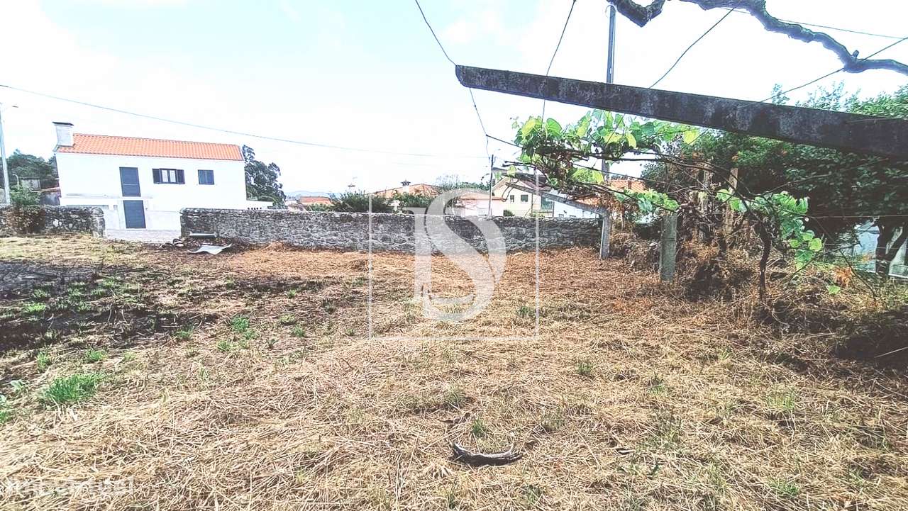 Moradia térrea em pedra, para restauro,  com amplo terreno - Grande imagem: 4/24