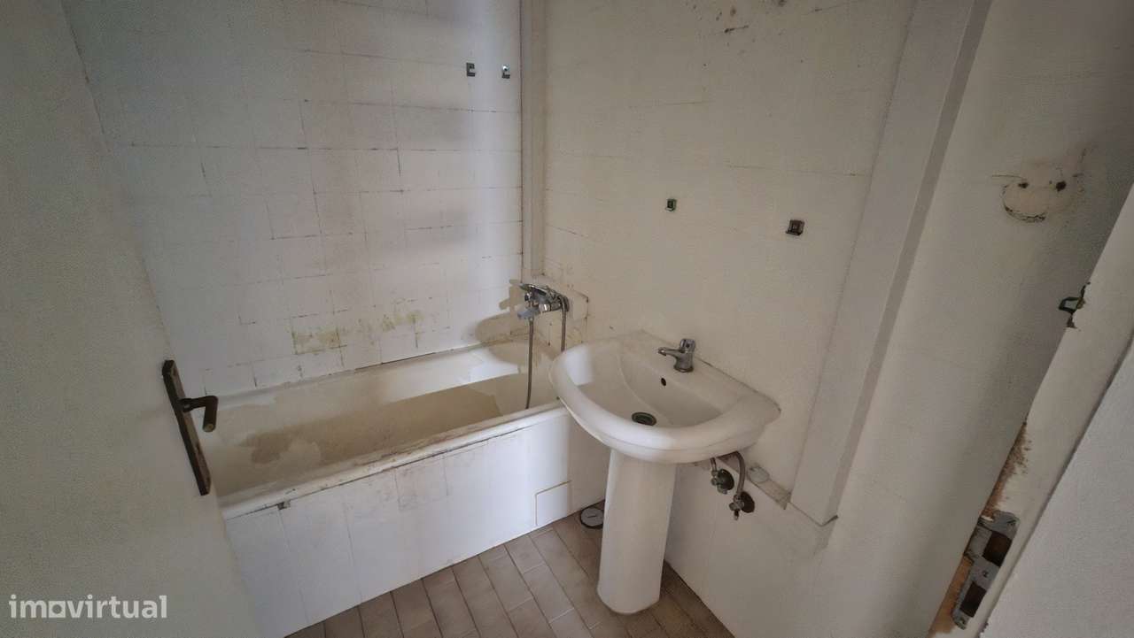 Apartamento T3 com 100m² em Santo António da Charneca-10