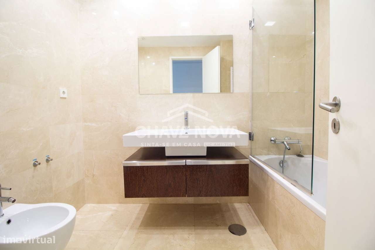 Apartamento T4 de Luxo com Vista Mar – Matosinhos-16