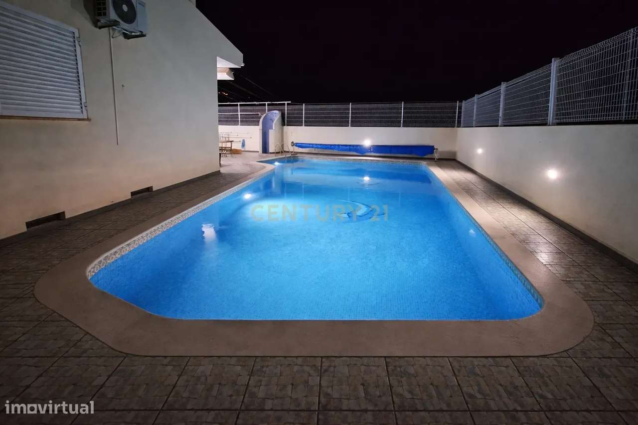Moradia T3 com piscina e amplo espaço exterior-41
