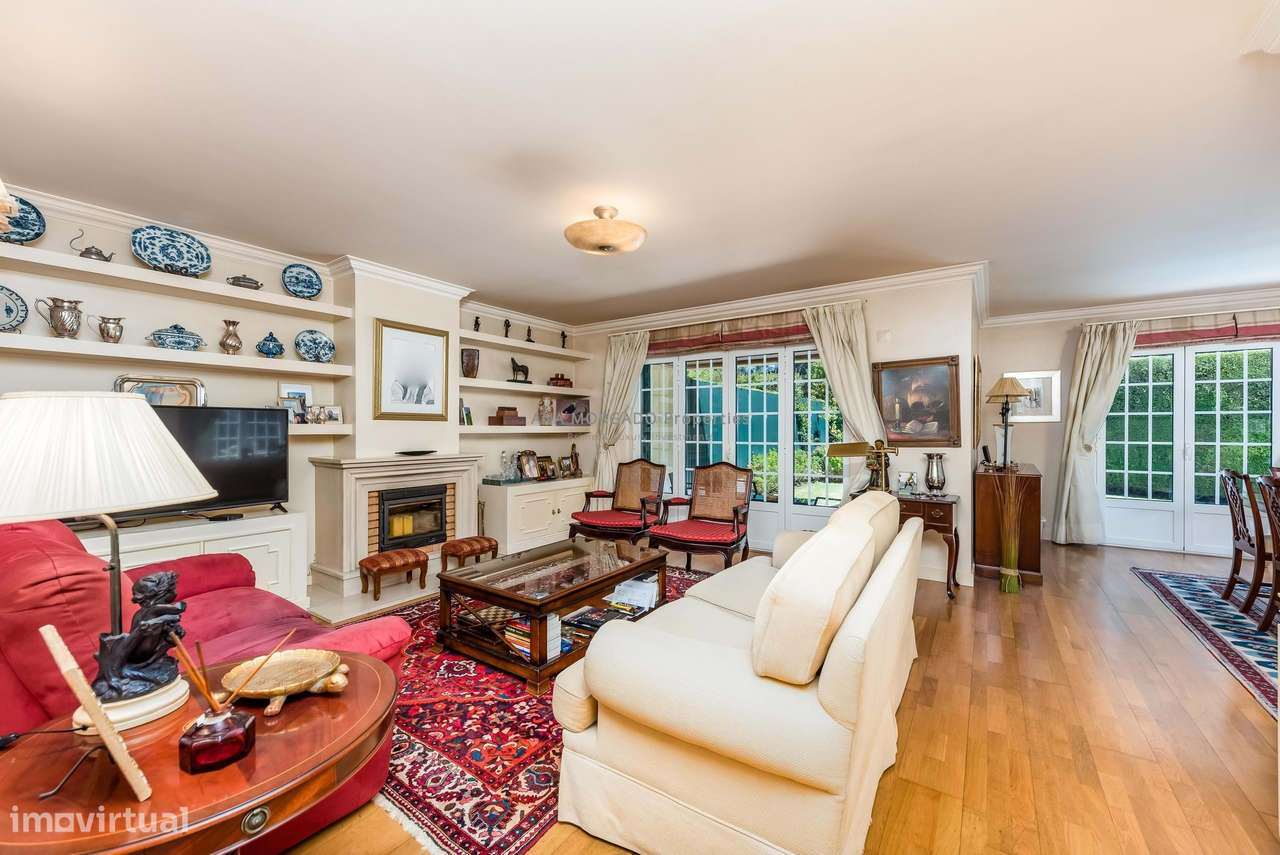 Moradia T4+1 Geminada na Quinta da Beloura — Luminosidade, Conforto e-3