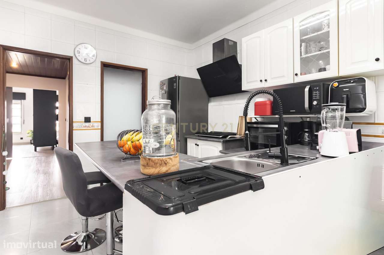 Apartamento T2 totalmente remodelado, localizado no Pinhal Novo,-17