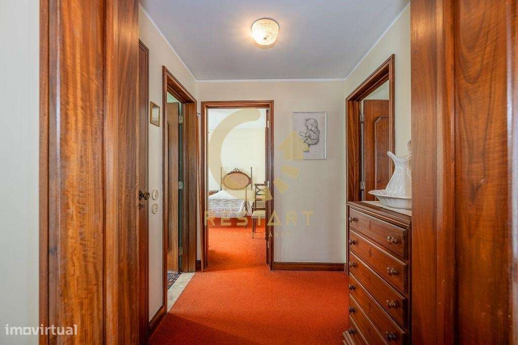 Moradia T5 com piscina e amplo terreno na Avenida de Francelos | Vila-27