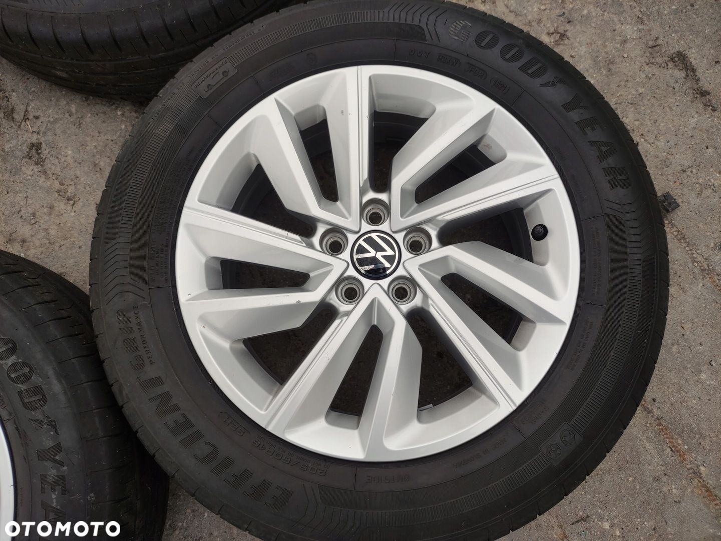 VW VOLKSWAGEN T-CROSS FELGI OPONY KOŁA ALUMINIOWE 205/60 R16 GOODYEAR 5X100 - 4