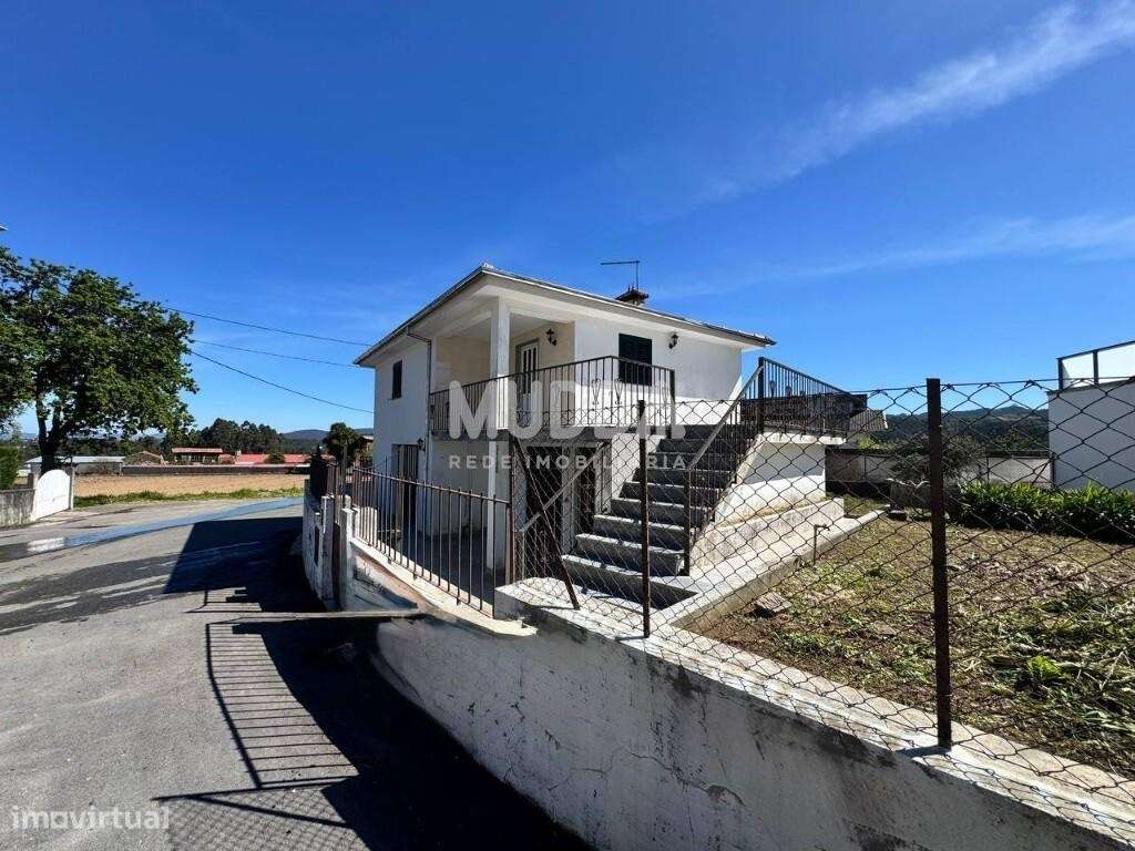 Moradia de 2 Pisos – Excelente Oportunidade em Romariz, Santa Maria da-26