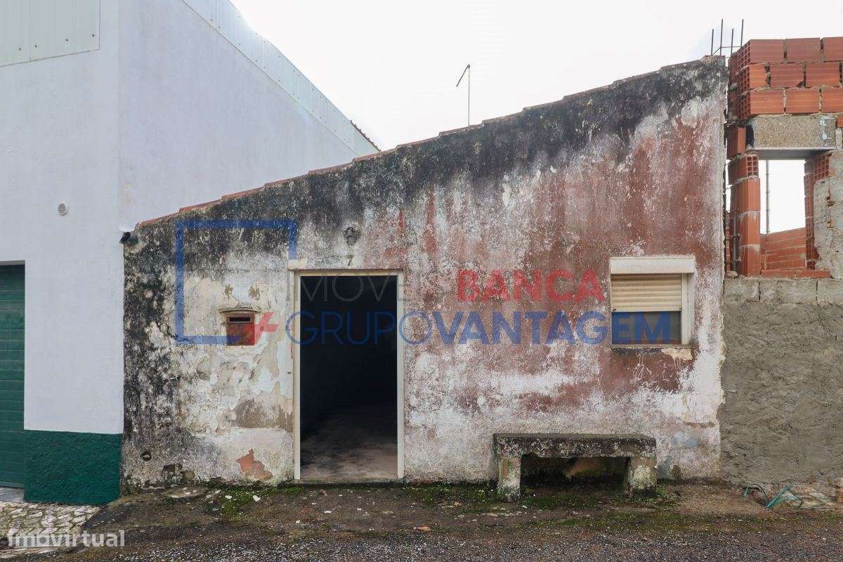 Moradia T2 para recuperar no Cercal - Cadaval - Grande imagem: 2/29