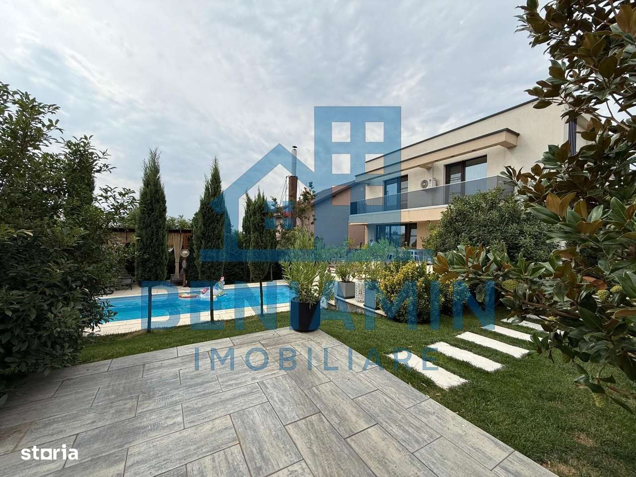 Vila ultramoderna Consul cu piscina si design impresionant - Imagine principală: 2/19