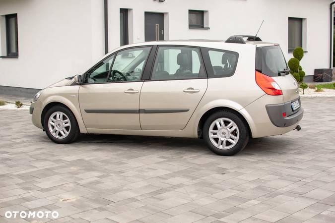 Renault Grand Scenic - 22