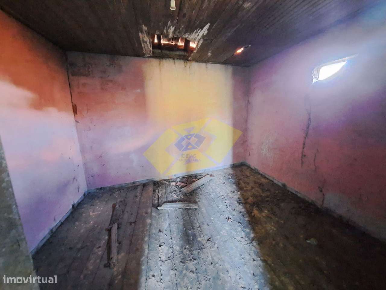 Moradia, alpendre PARA RESTAURO e terreno em Refontoura - Felgueiras-8