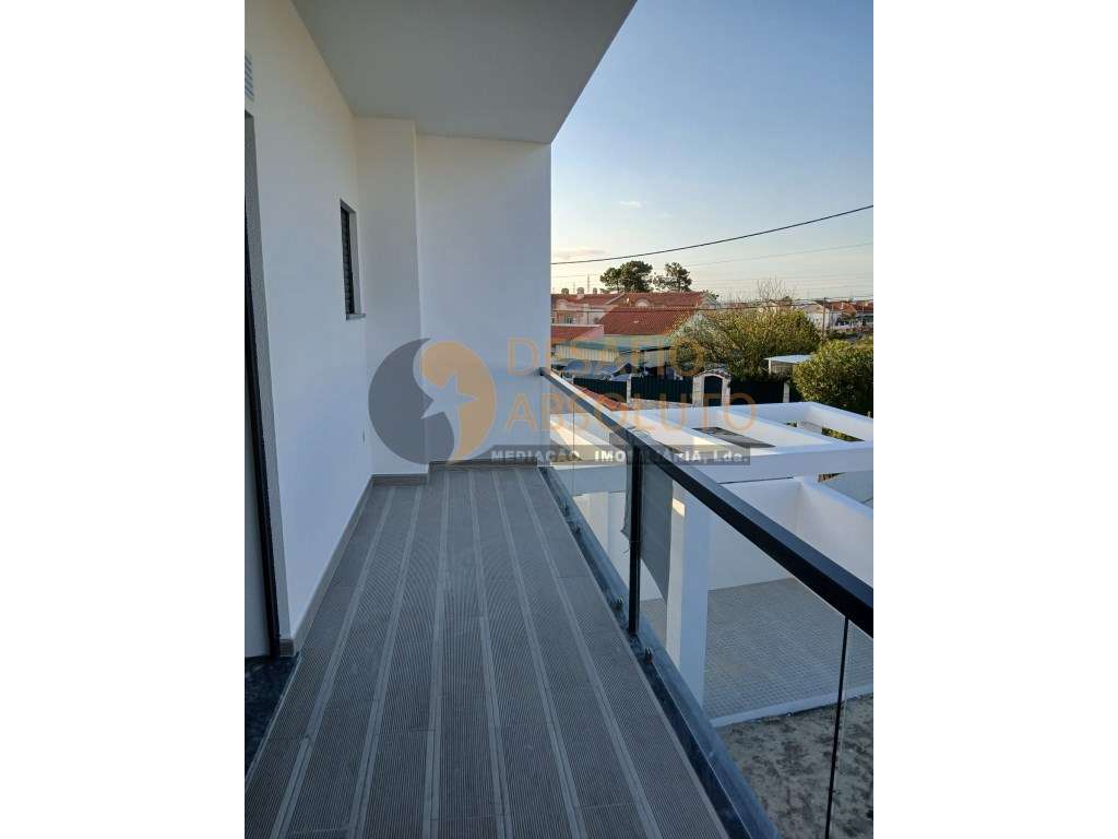 Moradia Geminada T3 c/ Pérgula. Fernão Ferro-13