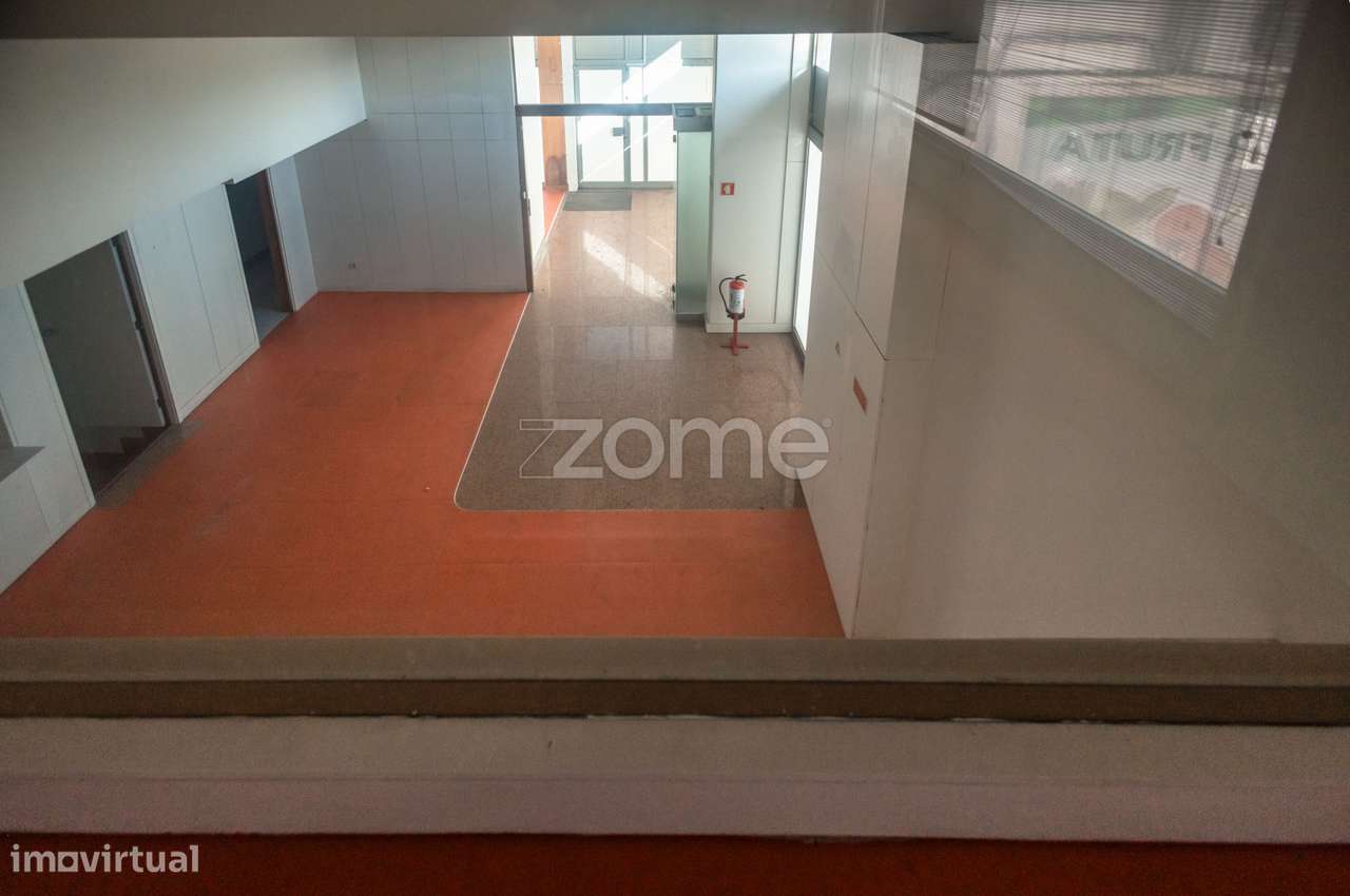 Loja com montra de 175m2 em Odivelas-4