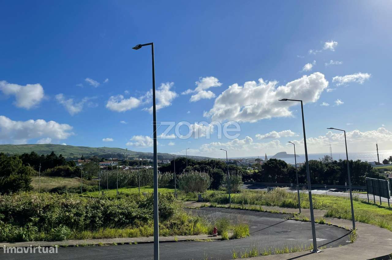 Lote 6 em Angra do Heroísmo - Grande imagem: 1/25