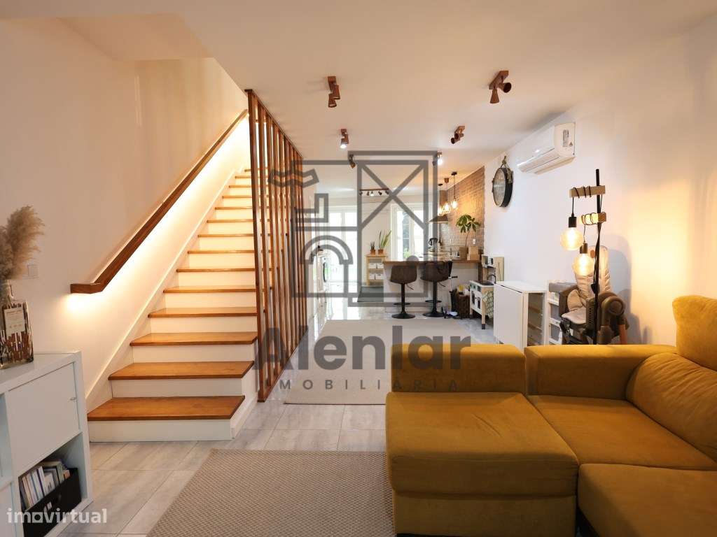 Moradia T3 como nova, no centro de Alhandra-12