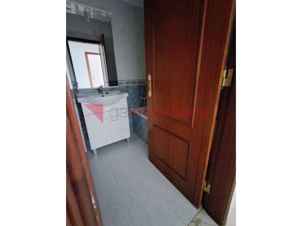 Apartamento T2+2 em Paredes, Alenquer-21