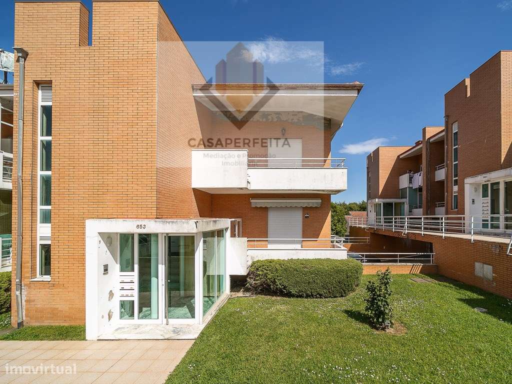 Fabuloso Apartamento T3 de 3 Frentes com Varanda e Box - Avintes-36