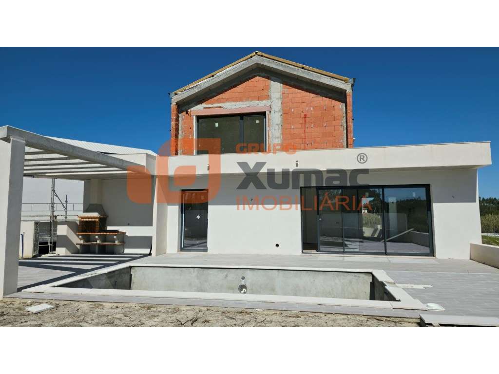 Moradia T4 Contemporânea c/ Piscina-40
