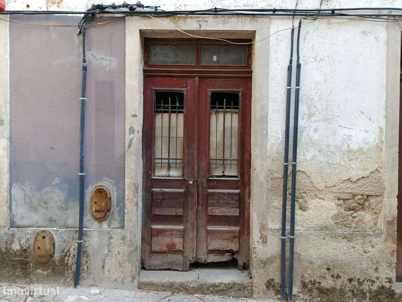 Prédio de 3 andares com logradouro e 6 frações (4 apartamentos e 2 loj - Grande imagem: 4/27