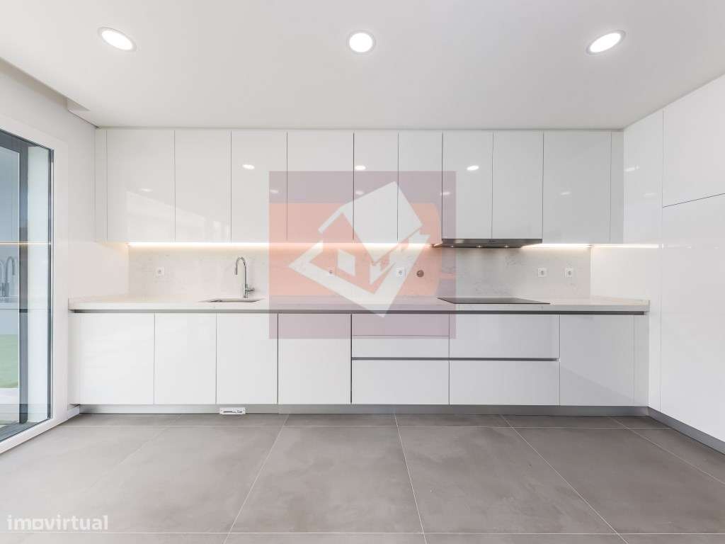 Moradia V5 nova no Bairro do Trigache em Famões-12