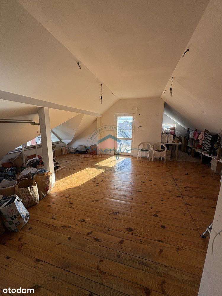 Duży dom w lubianej okolicy w okazyjnej cenie!-9