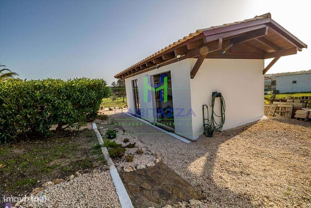 Fantástica Moradia Térrea T3+1, com piscina, grande jardim, e garagem,-25