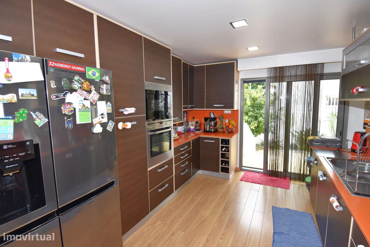 Moradia T3+1 em Alcochete: Luxo e Conforto!-16