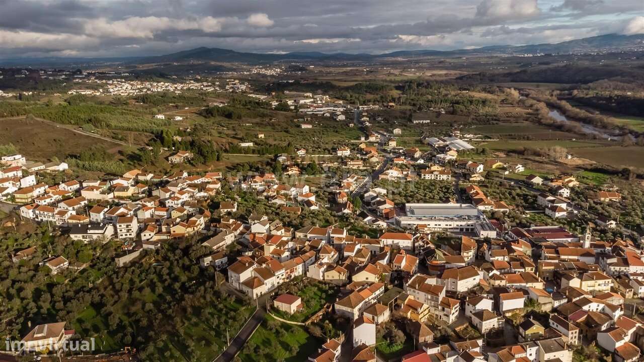 Moradia em Banda T2 / Covilhã, Peso-15