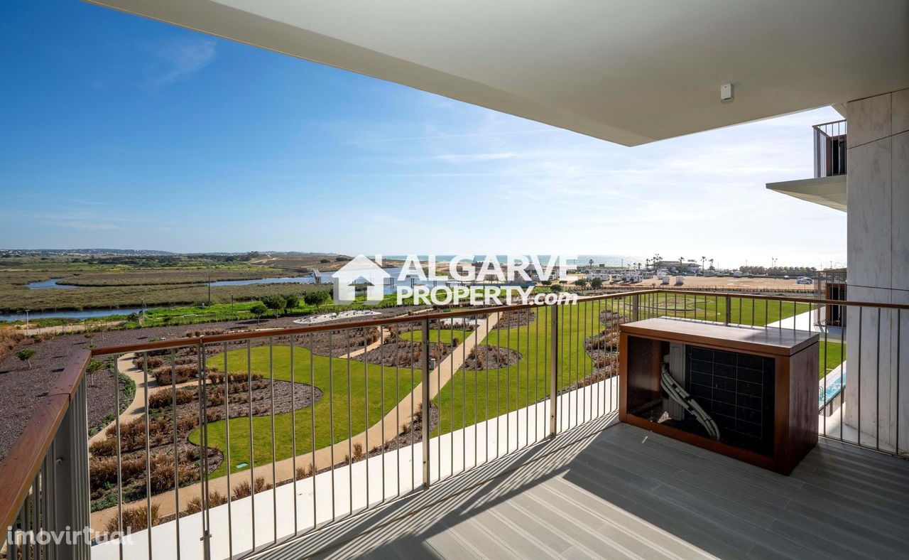 Apartamento de Luxo com 2 quartos frente da praia de Armação de Pêra,