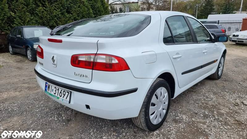 Renault Laguna 1.8 RXE Millenium - 24