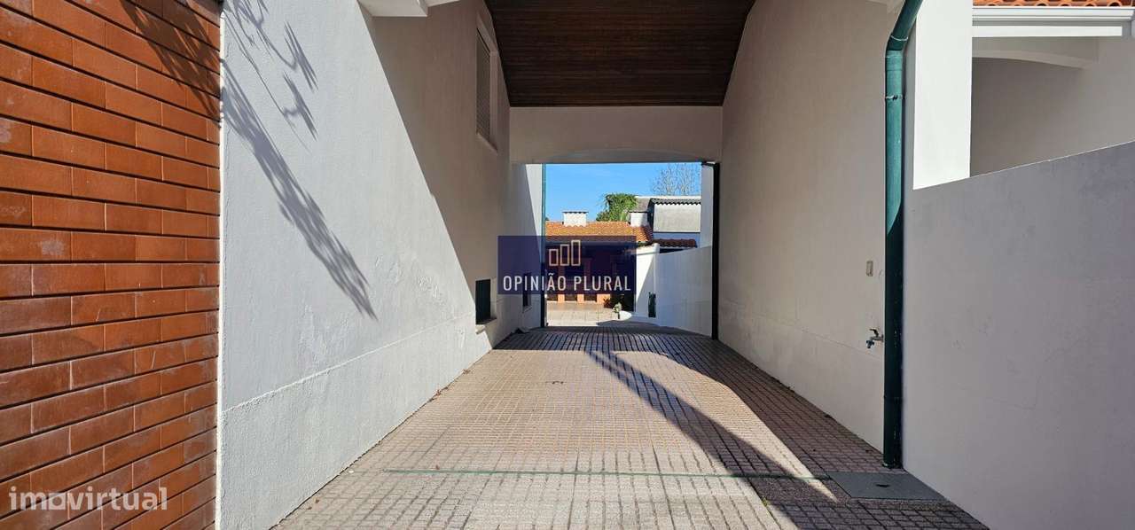 Moradia T4 Independente com Jardim e Garagem em Perosinho - Grande imagem: 2/40