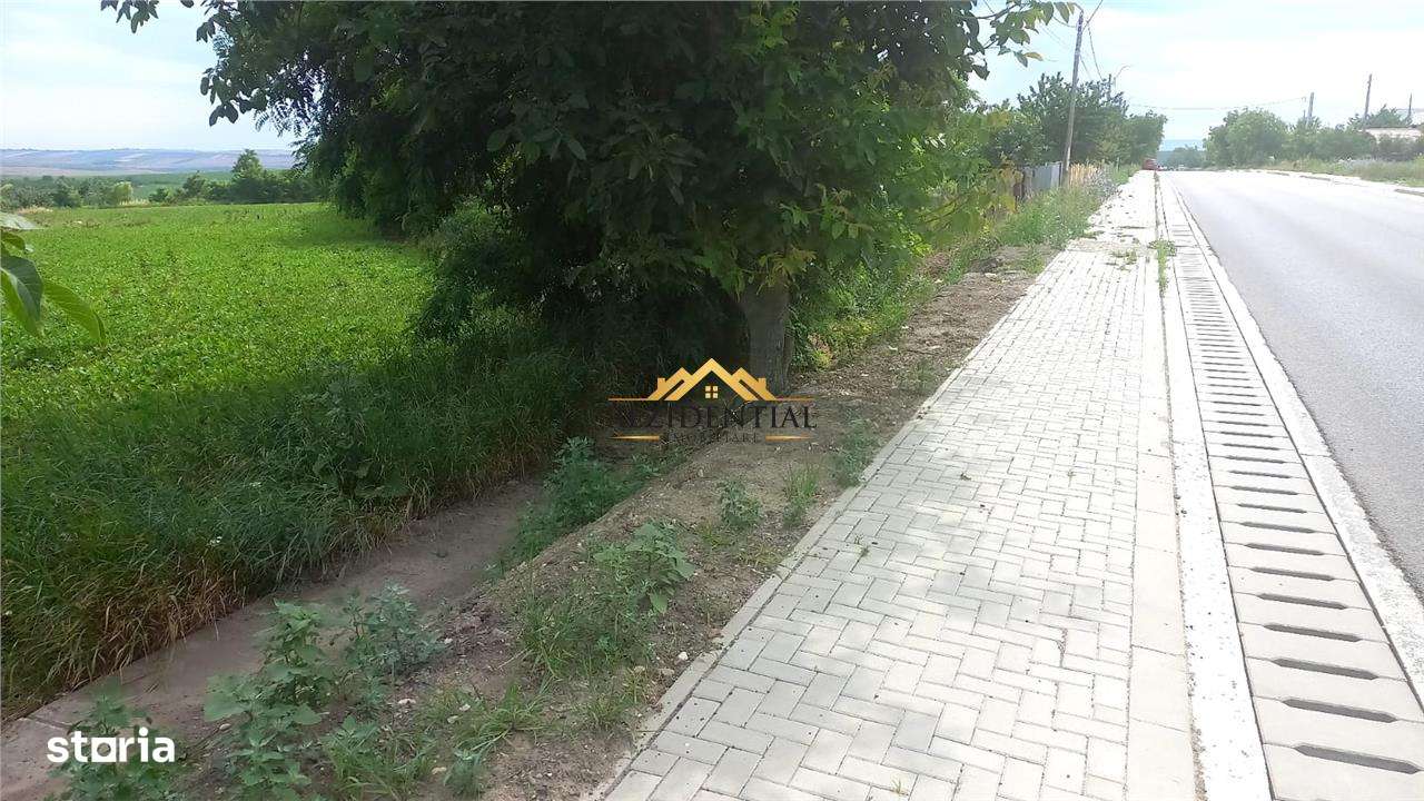 TEREN INTRAVILAN 4400 - Imagine principală: 1/2