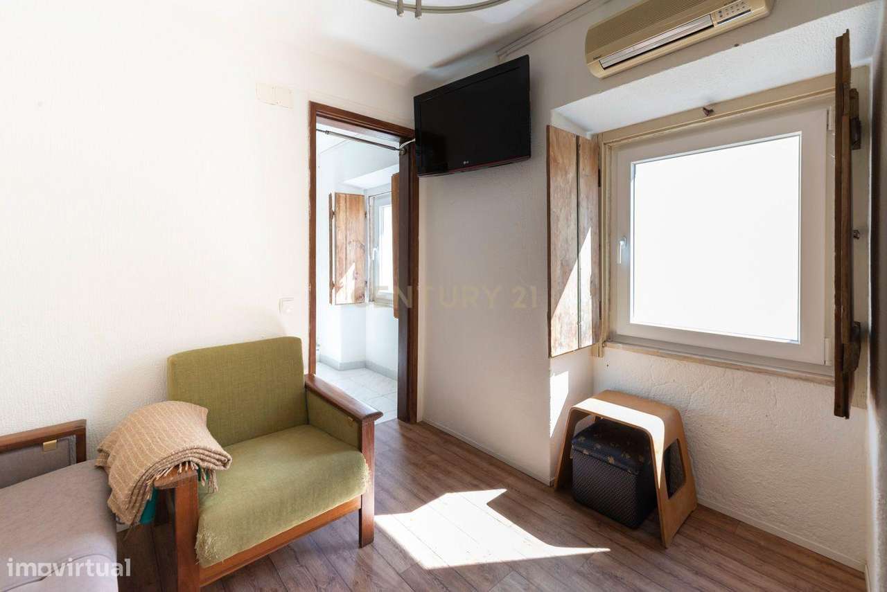 Prédio com dois apartamentos T1 em propriedade horizontal em Almada Ve - Grande imagem: 4/20