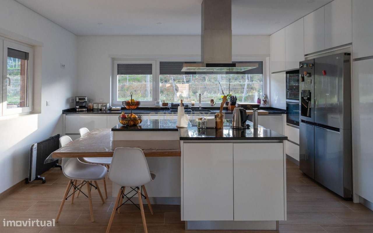 Moradia, 114 m², Barcos e Santa Leocádia-18