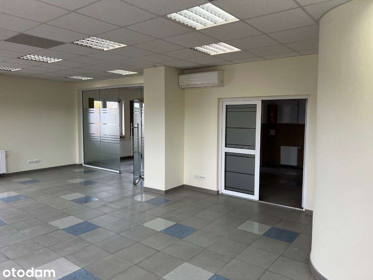 Lokal biurowy o pow. 75m2 parking teren ogrodzony dobra lokalizacja - Pełny obrazek: 2/19