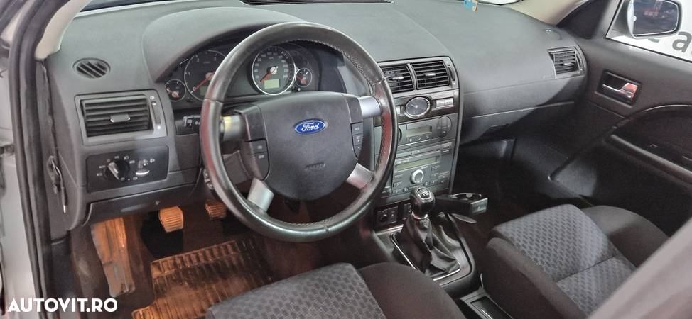 Ford Mondeo 2.0TDCi Ghia - 33