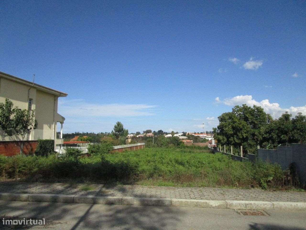 Terreno para construção de moradia isolada de 4 frentes - Serzedo-5