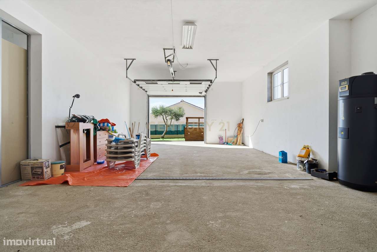 Moradia T5 com Garagem e Piscina em Miragaia, Lourinhã-41