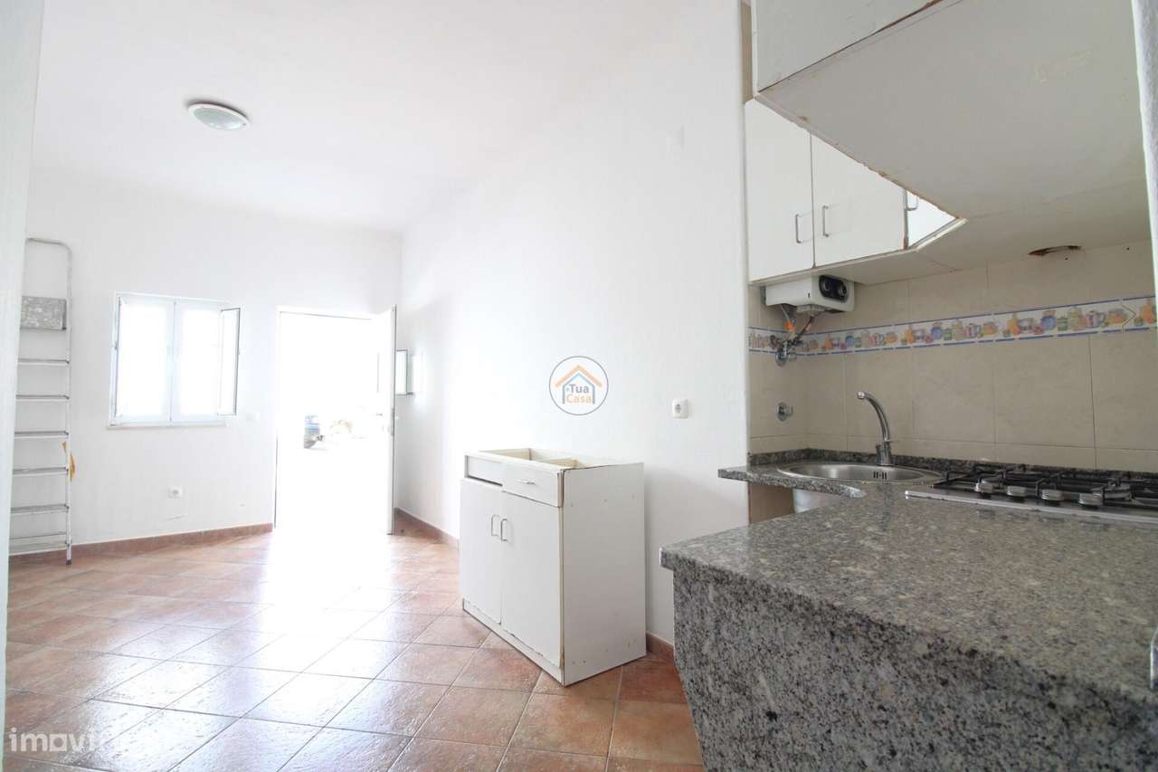 Moradia T2 com terraço em localizada em Perolivas, Concelho de Regueng - Grande imagem: 4/15