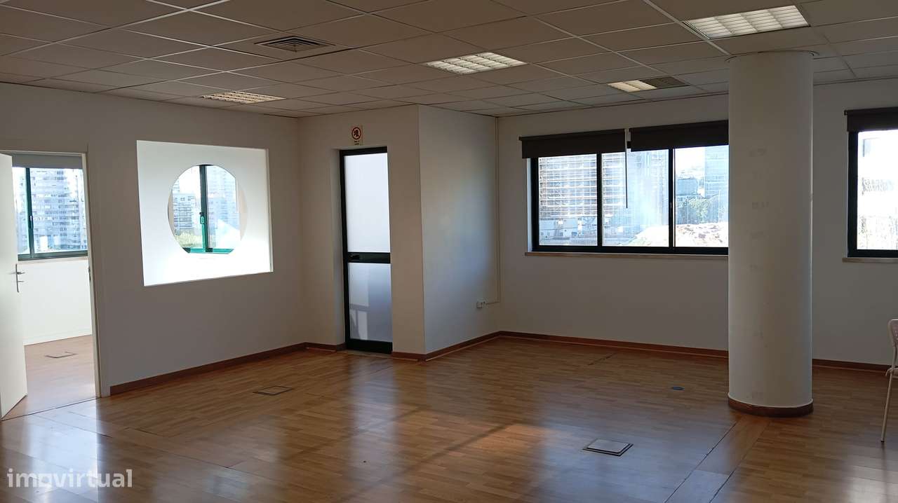 Excelente escritório com 103m² Algés - Miraflores muita luz natural - Grande imagem: 5/11