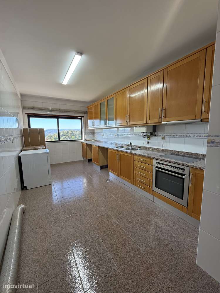 T3 com varanda, garagem, elevador, vistas deslumbrantes em Braga - Grande imagem: 4/12