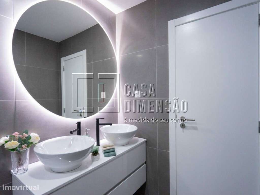 Apartamento de tipologia T3 com varanda, mobilado e equipado em Ben...-55
