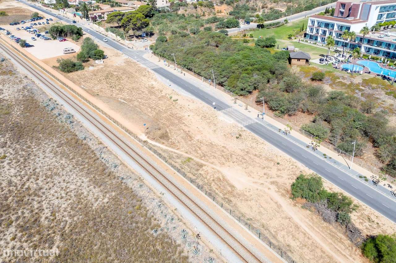 MAGNIFICO LOTE DE TERRENO LOCALIZADO NA MEIA PRAIA, LAGOS - Grande imagem: 3/8