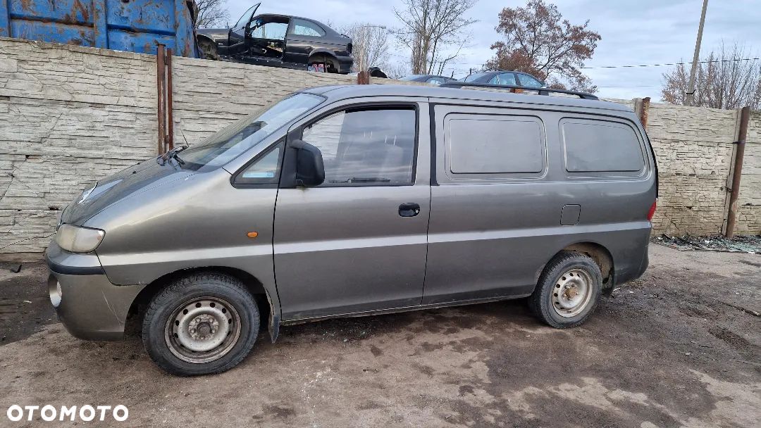 HYUNDAI H200 DRZWI LEWY PRZÓD - 1