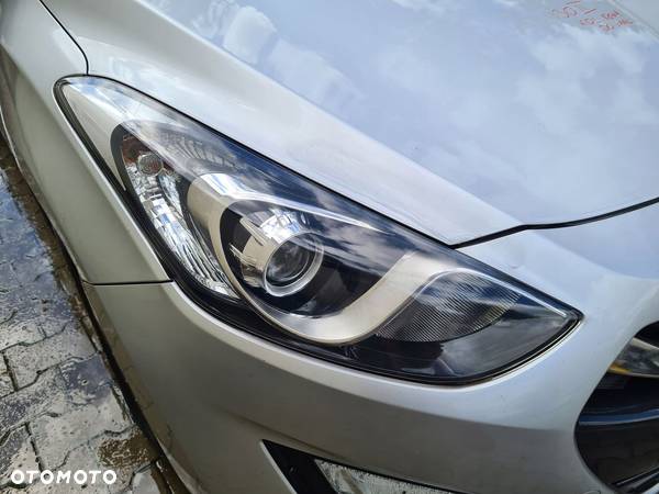 HYUNDAI I30 II LAMPA PRAWY PRZÓD 2012- - 1