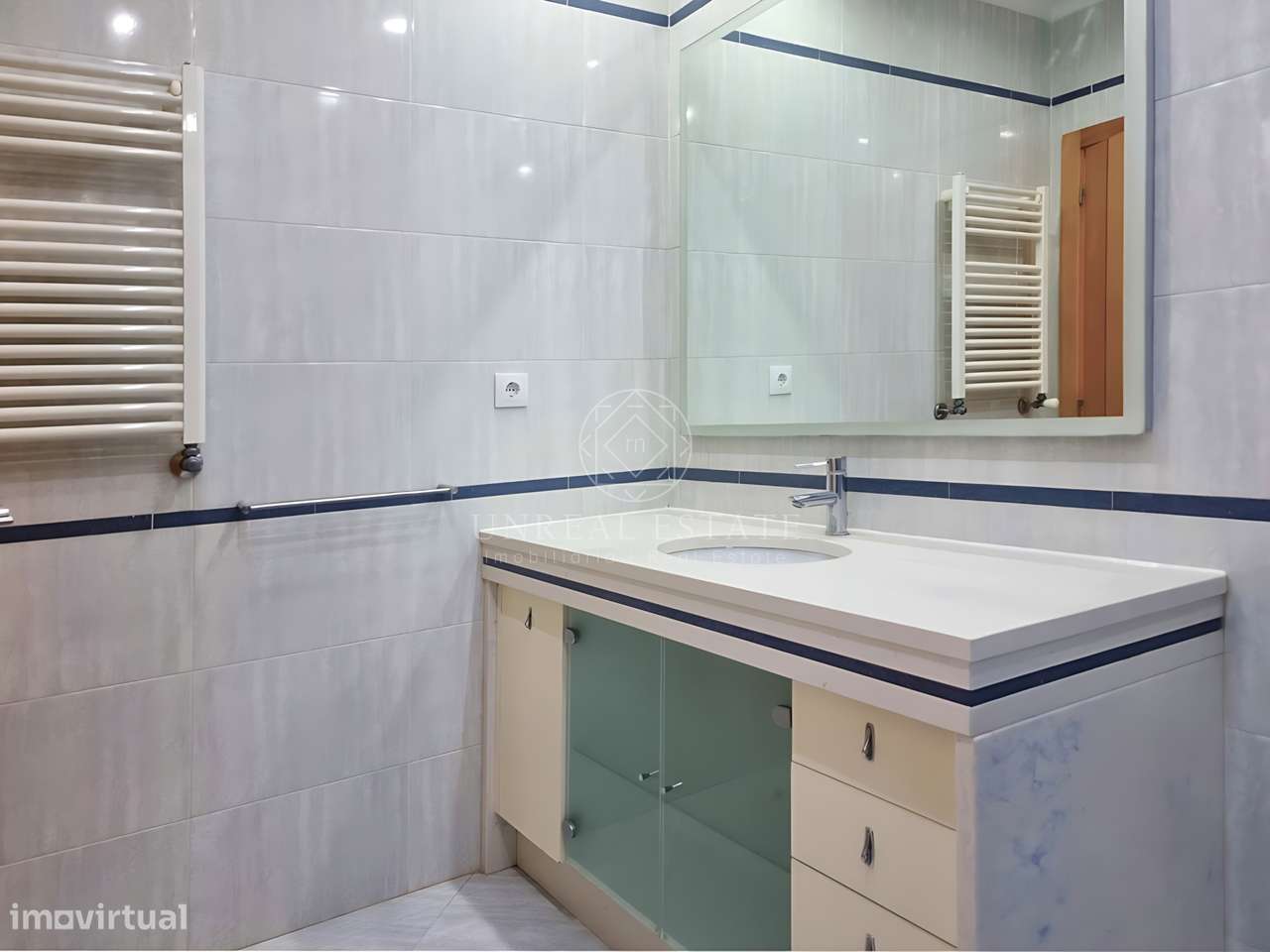 Apartamento T3, renovado, com varandas e 4 parqueamentos, Colinas do C-32